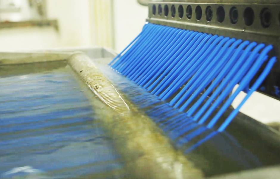 The extruder isextruding polymer compound.