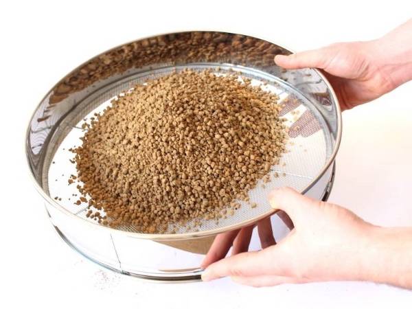 Test sieve is used to sieve granules in different sizes.